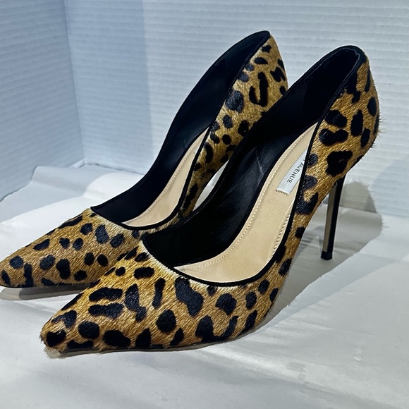 Saks Fifth Avenue animal print pumps! - Picture 3 of 9